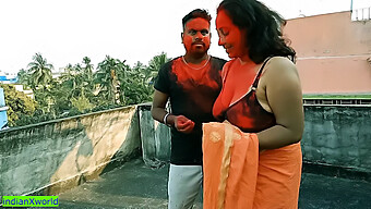 Due Giovani Ragazzi Tamil Esplorano La Loro Sessualità Con Due Splendide Milf Durante Una Celebrazione Di Holi