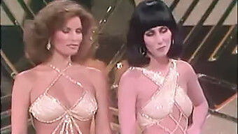 Cher I Raquel Welch W Klasycznej Scenie Milf