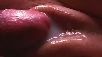 Jouw Nieuwe Kink: Een Hete Jonge 18+ Tiener Krijgt Close-Up Cumshot