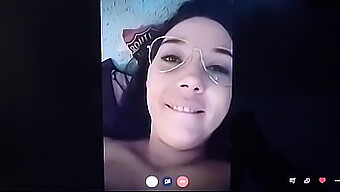 Wanita Spanyol Dewasa Memberikan Blowjob Yang Memuaskan Pada Penggemarnya Di Webcam