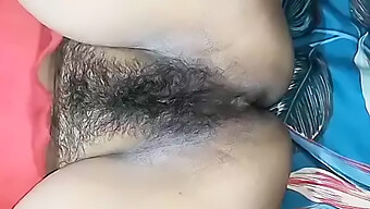 Desi Bhabhi Fingrer Sig Selv Til Orgasme