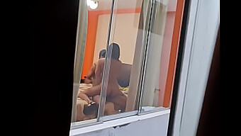 Gadis Amatir Yang Ketat Tertangkap Basah Dalam Aksi