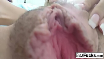 La Estrella Porno Desnuda Elsa Jean De 18+ Se Masturba En Este Video Hd