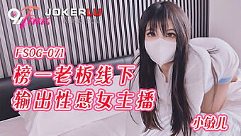 紧致阴道里的鸡巴:年轻的亚洲女孩被内射了