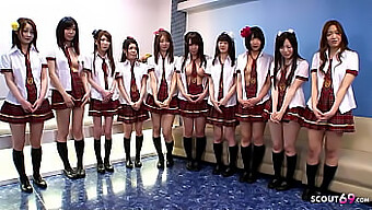 Ungefilterter Japanischer Jav-Gruppensex Mit Schlanker 10-Personen-Orgie