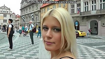 Blonde Sexbombe Gibt Sich Public Blowjob Und Deepthroat Hin