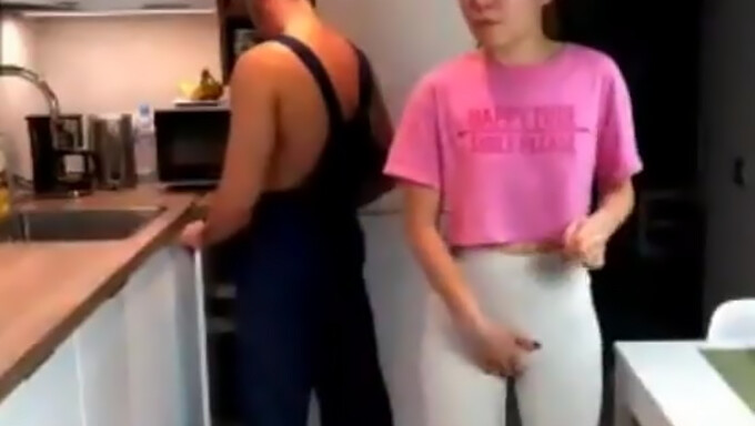 Blowjob Und Hose Anziehen In Diesem Heißen Video!