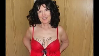 Sue Palmer In Lingerie E Azione Di Pompino