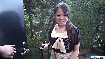 Japansk Teenager Risa Oomomo Nyder Hård Sex Med Sin Dominerende Partner