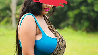 Aunty India Desi Mengambil Tenggorokan Dalam Dari Belakang