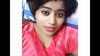 South Indian Girls Show Off Their Cleavage In The Hottest Video!