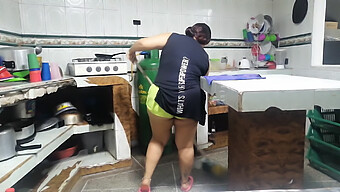 Mi Hijastro Recibe Doble Penetración Y Corrida En El Baño