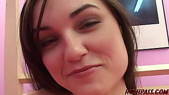 Sasha Grey, Minyon Vücudunu Penisle Dolduruyor