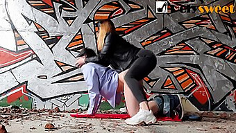 سكس عنيف في مصنع مهجور مع بنت صغيرة وشاب هيجان بيطلعوا رحله في روسيا البنات هيجانه ومسطوله بيبتدوا يسخنوا بعض ويلعبوا في كس بعض شوية بشوية ونيك عنيف