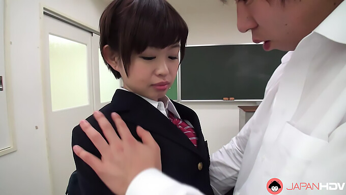 La Adolescente Asiática Kaho Miyazaki Hace Una Mamada Y Recibe Un Facial En Este Video Sin Censura