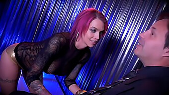 Se Anna Bell Peaks Vise Frem Sine Store Naturlige Pupper Og Gi En Personlig Opptreden.Mp4