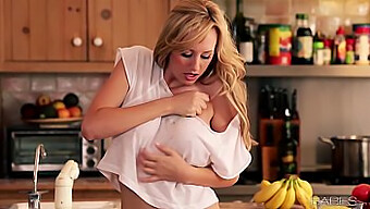 Brett Rossi E Sua Namorada Gostosa Em Uma Cena De Sexo Selvagem