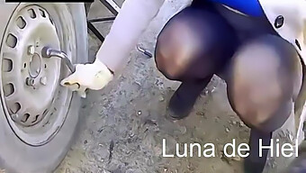 Lo Que Me Gusta Ver En Las Mujeres: Pantimedias Y Humillación