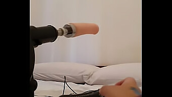 Orgasme Intense De Mimi Sur Une Machine À Sexe Avec Éjaculation Faciale Et Vaginale