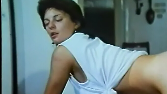 Spectacolul Clasic Grecesc Al Lui Dorothy În Kyrios Kathigitis (1982)