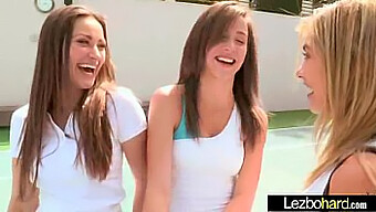 Teen Lesbičky Dani Daniels, Malena Morgan A Lia Lor Si Navzájom Užívajú V Tomto Amatérskom Videu