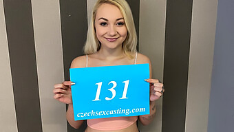 18+ Cseh Tini Punciját Megdugják És Élvezi